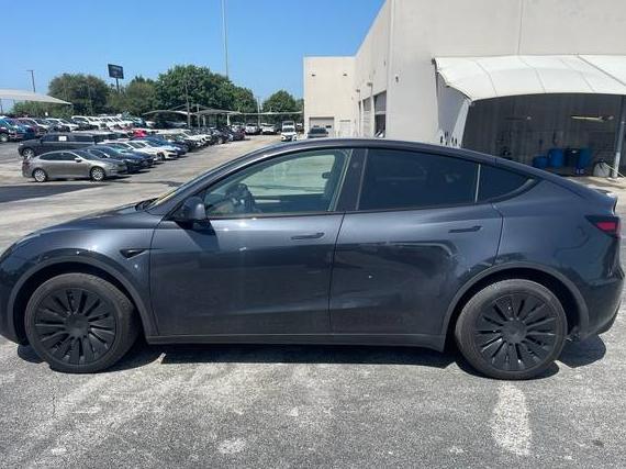 TESLA MODEL Y 2024 7SAYGDEE1RA228260 image